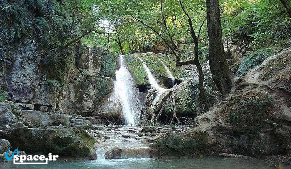 آبشار سیاه تاش - 19 کیلومتری اقامتگاه ویلای کاج - جیرگوابر - املش